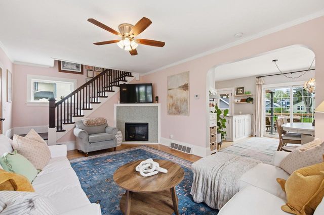 323 S Worthington STREET, Oconomowoc, WI 53066