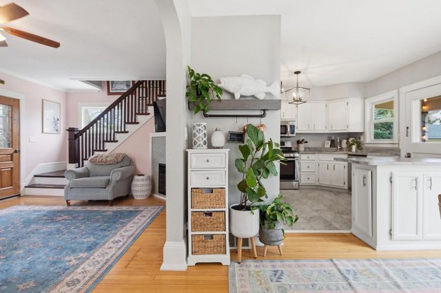 323 S Worthington STREET, Oconomowoc, WI 53066