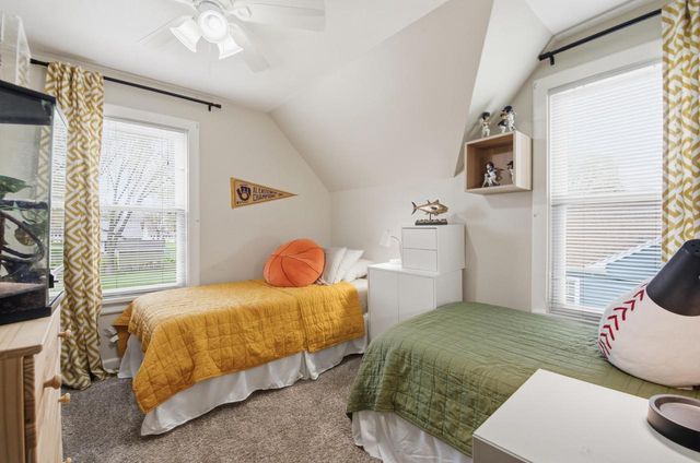 323 S Worthington STREET, Oconomowoc, WI 53066