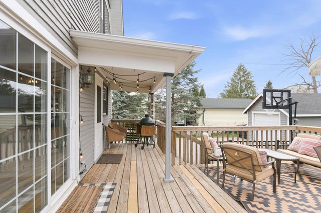 323 S Worthington STREET, Oconomowoc, WI 53066
