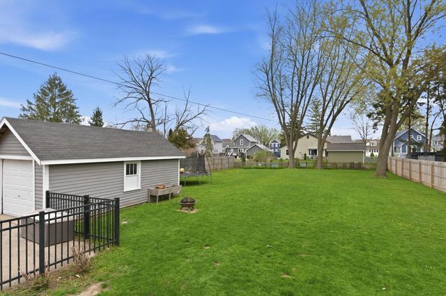 323 S Worthington STREET, Oconomowoc, WI 53066