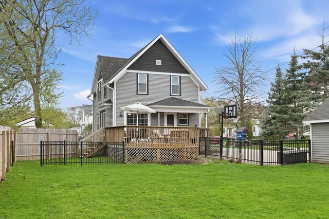 323 S Worthington STREET, Oconomowoc, WI 53066