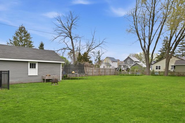 323 S Worthington STREET, Oconomowoc, WI 53066