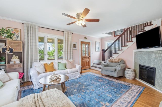323 S Worthington STREET, Oconomowoc, WI 53066