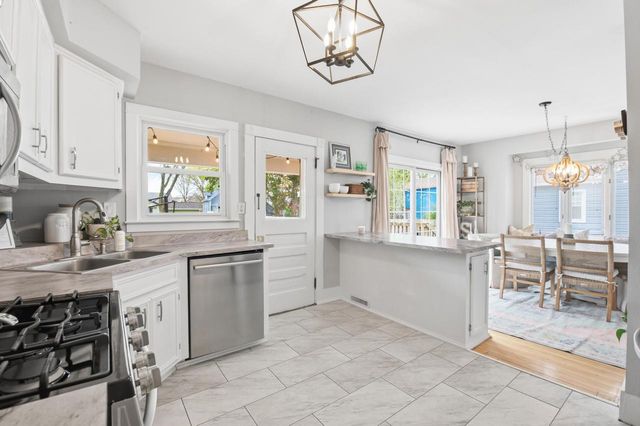 323 S Worthington STREET, Oconomowoc, WI 53066