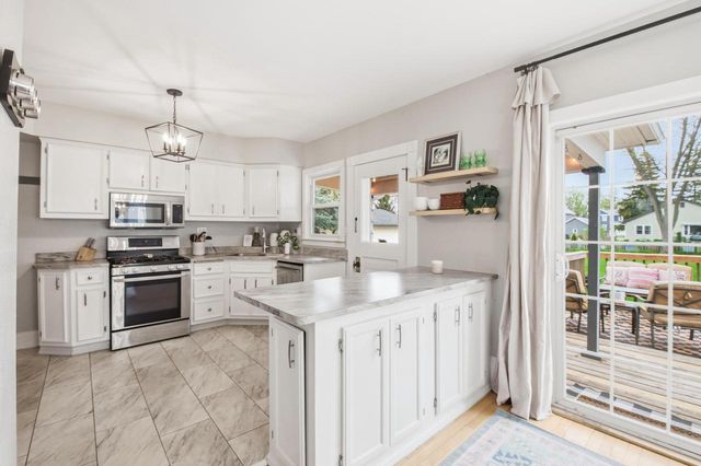 323 S Worthington STREET, Oconomowoc, WI 53066