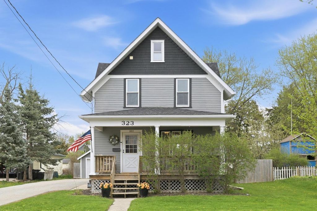 323 S Worthington STREET, Oconomowoc, WI 53066