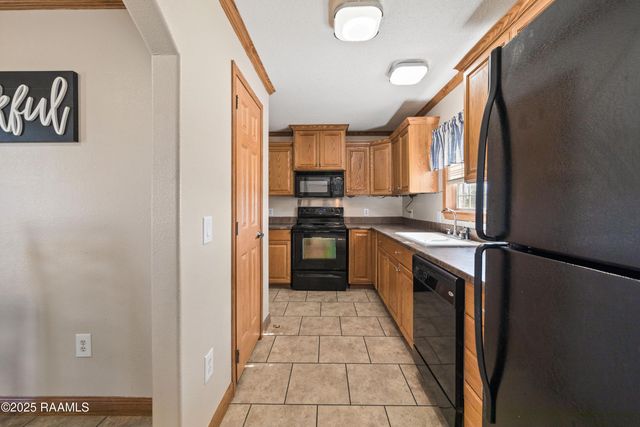 561 Airline Road, Opelousas, LA 70570