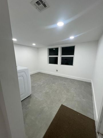 1436 NE 1st Ave, Fort Lauderdale, FL 33304