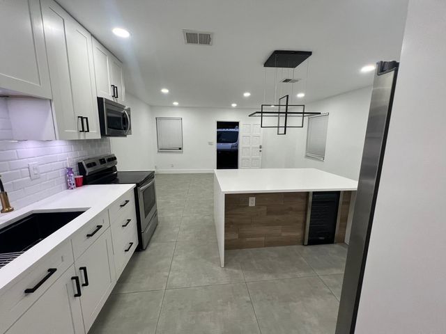 1436 NE 1st Ave, Fort Lauderdale, FL 33304