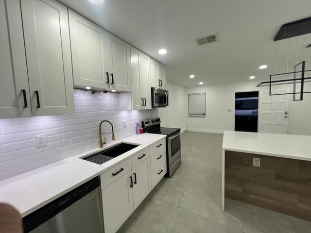 1436 NE 1st Ave, Fort Lauderdale, FL 33304