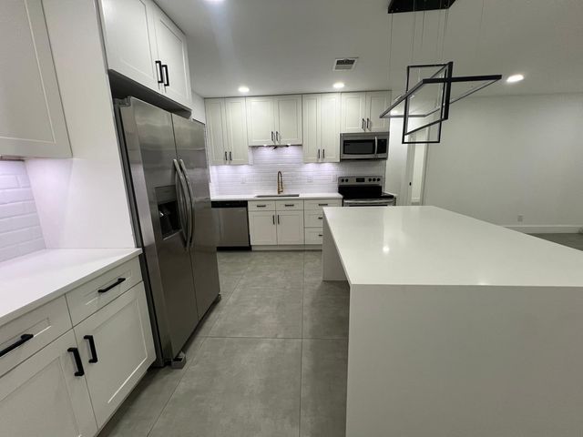 1436 NE 1st Ave, Fort Lauderdale, FL 33304