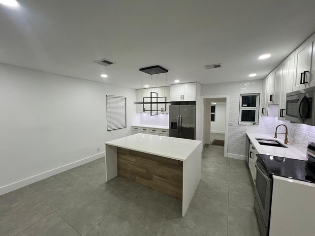 1436 NE 1st Ave, Fort Lauderdale, FL 33304