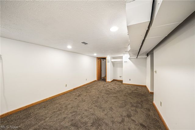 5216 Kuszmaul Avenue NW, Warren, OH 44483