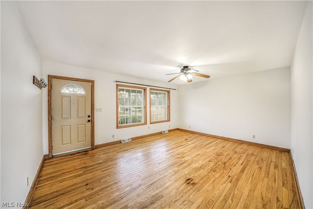 5216 Kuszmaul Avenue NW, Warren, OH 44483