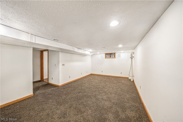 5216 Kuszmaul Avenue NW, Warren, OH 44483