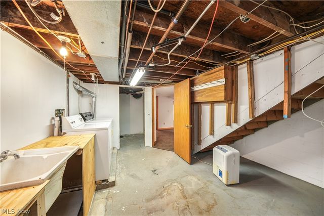 5216 Kuszmaul Avenue NW, Warren, OH 44483