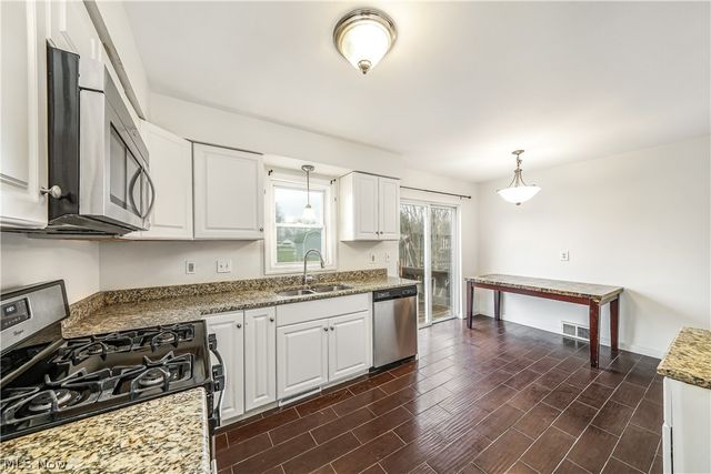 5216 Kuszmaul Avenue NW, Warren, OH 44483