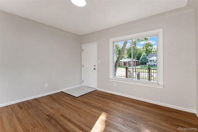 5712 Drexel Street, Dearborn Heights, MI 48127