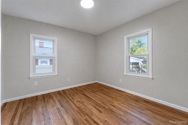 5712 Drexel Street, Dearborn Heights, MI 48127