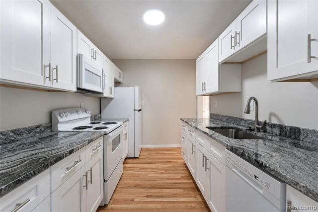 5712 Drexel Street, Dearborn Heights, MI 48127