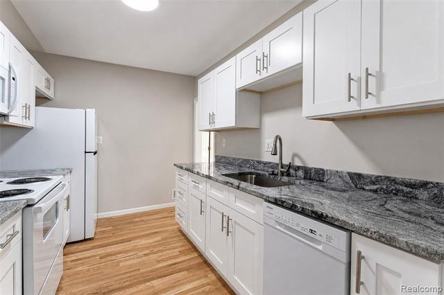 5712 Drexel Street, Dearborn Heights, MI 48127