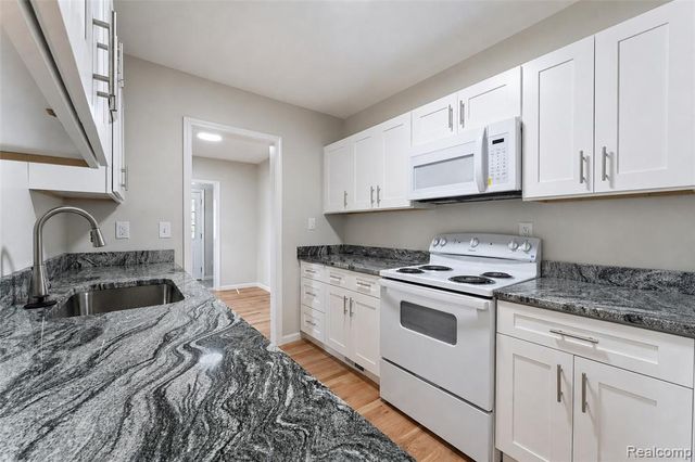 5712 Drexel Street, Dearborn Heights, MI 48127