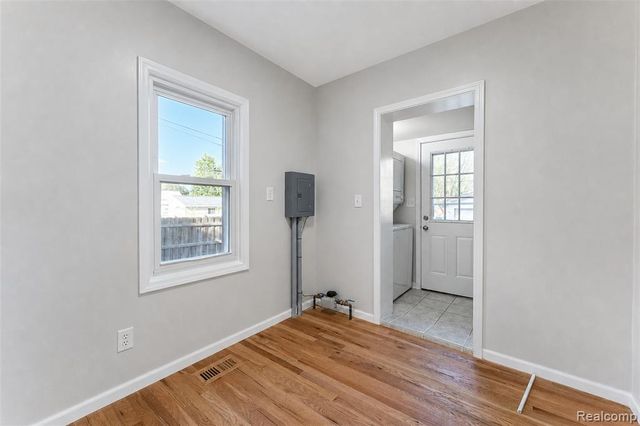 5712 Drexel Street, Dearborn Heights, MI 48127