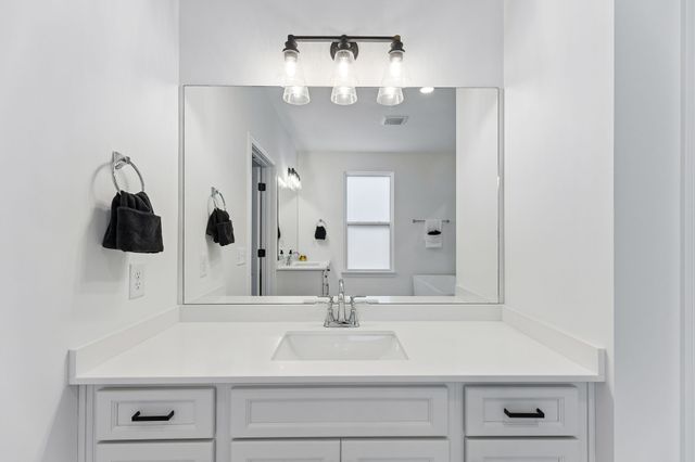 2000 Southern Oak Chase Dr, Smyrna, TN 37167