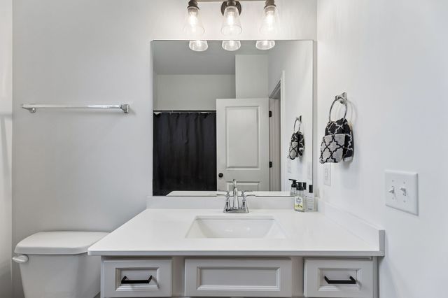 2000 Southern Oak Chase Dr, Smyrna, TN 37167