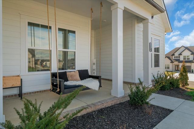 2000 Southern Oak Chase Dr, Smyrna, TN 37167