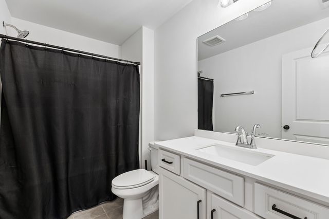 2000 Southern Oak Chase Dr, Smyrna, TN 37167