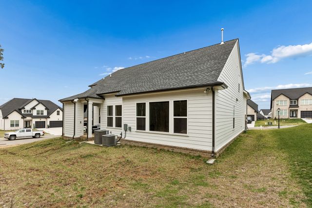 2000 Southern Oak Chase Dr, Smyrna, TN 37167