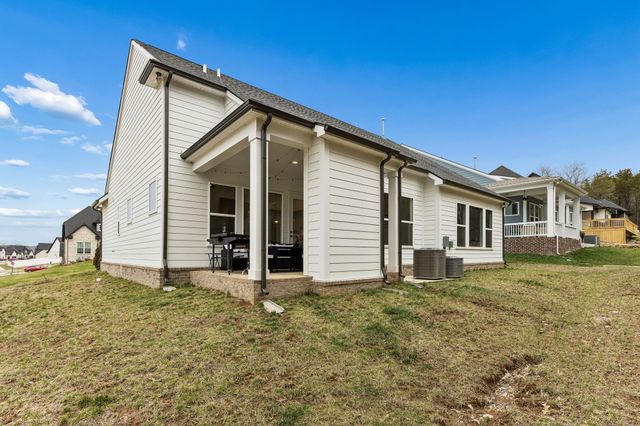 2000 Southern Oak Chase Dr, Smyrna, TN 37167