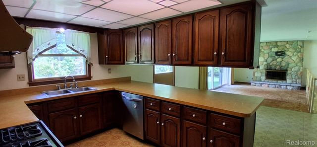 2761 Hiding Place, Milford Charter Township, MI 48381
