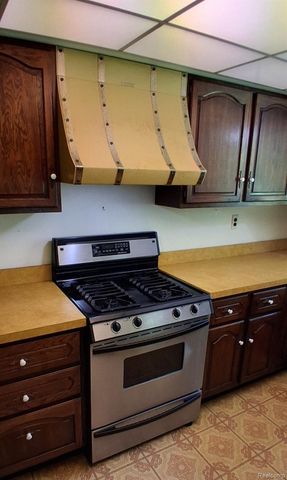 2761 Hiding Place, Milford Charter Township, MI 48381