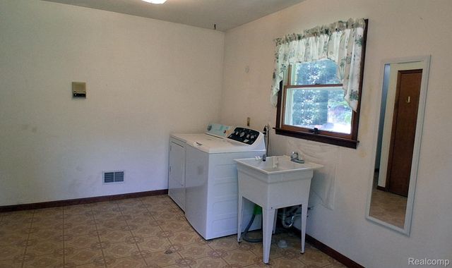 2761 Hiding Place, Milford Charter Township, MI 48381