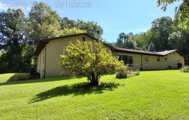 2761 Hiding Place, Milford Charter Township, MI 48381