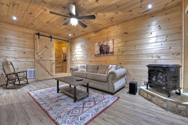 1480 Hidden Lake Drive, Ellijay, GA 30540