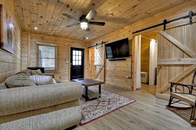 1480 Hidden Lake Drive, Ellijay, GA 30540