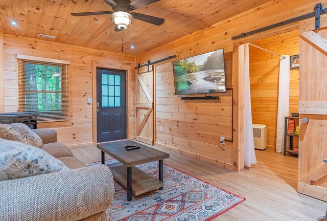 1480 Hidden Lake Drive, Ellijay, GA 30540