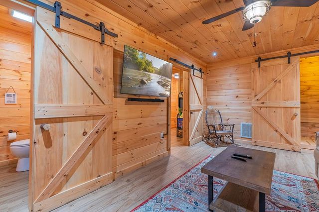 1480 Hidden Lake Drive, Ellijay, GA 30540