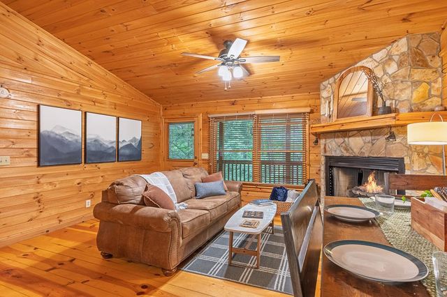 1480 Hidden Lake Drive, Ellijay, GA 30540