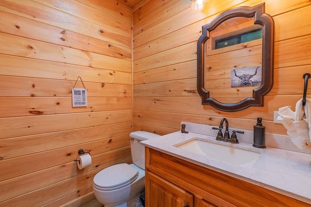 1480 Hidden Lake Drive, Ellijay, GA 30540