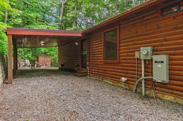 1480 Hidden Lake Drive, Ellijay, GA 30540