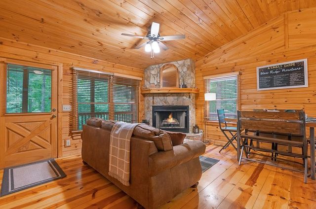 1480 Hidden Lake Drive, Ellijay, GA 30540