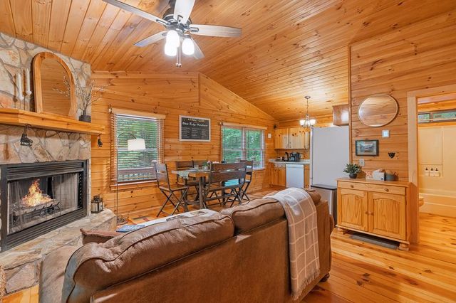 1480 Hidden Lake Drive, Ellijay, GA 30540