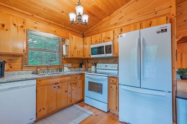 1480 Hidden Lake Drive, Ellijay, GA 30540