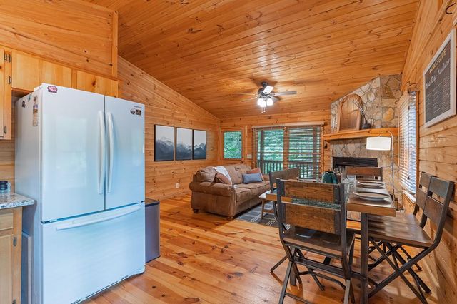1480 Hidden Lake Drive, Ellijay, GA 30540