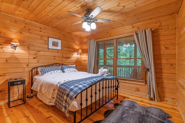 1480 Hidden Lake Drive, Ellijay, GA 30540